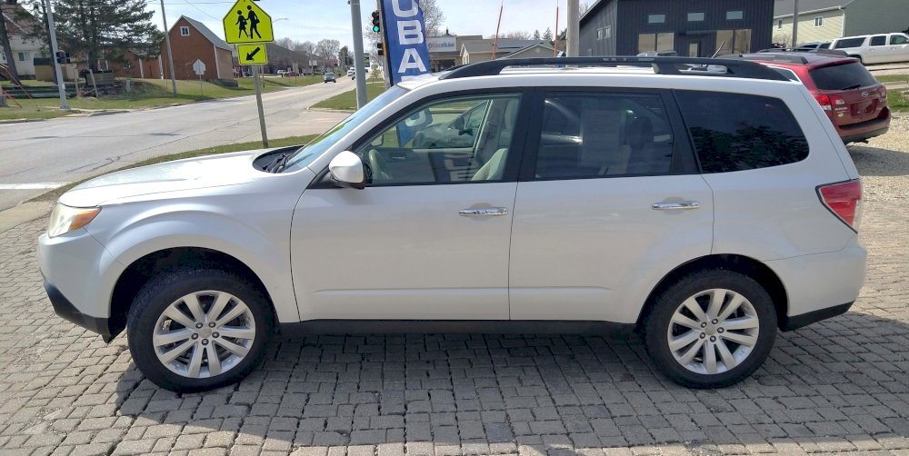 2013 Subaru Forester 2.5x Premium. i4