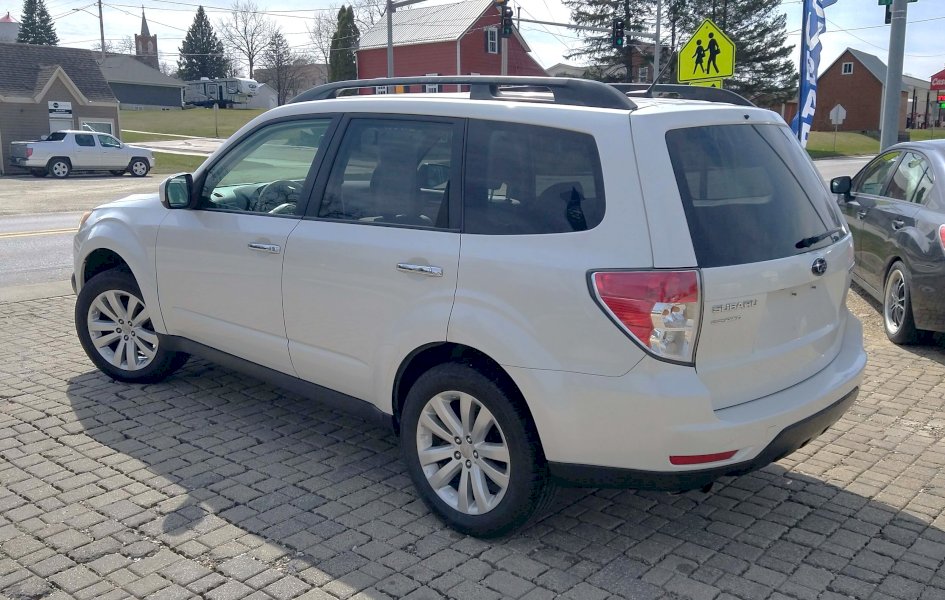 2013 Subaru Forester 2.5x Premium. i5