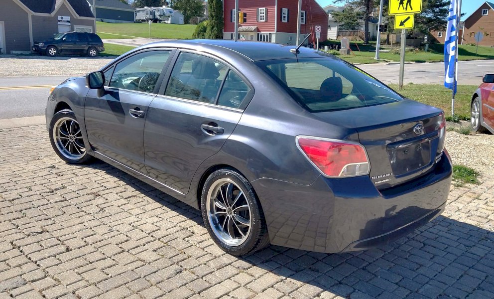 2013 Subaru Impreza 2.0i sedan. e