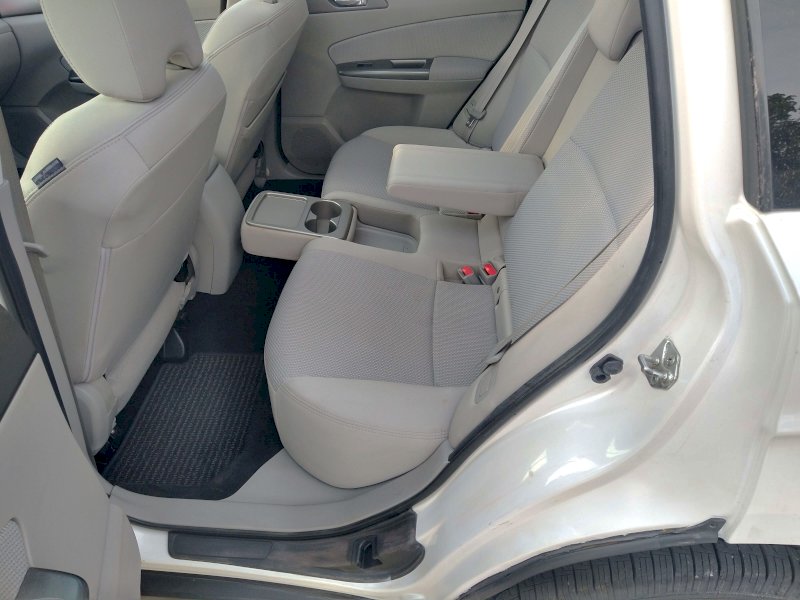 2013 Subaru Forester 2.5x Premium. k