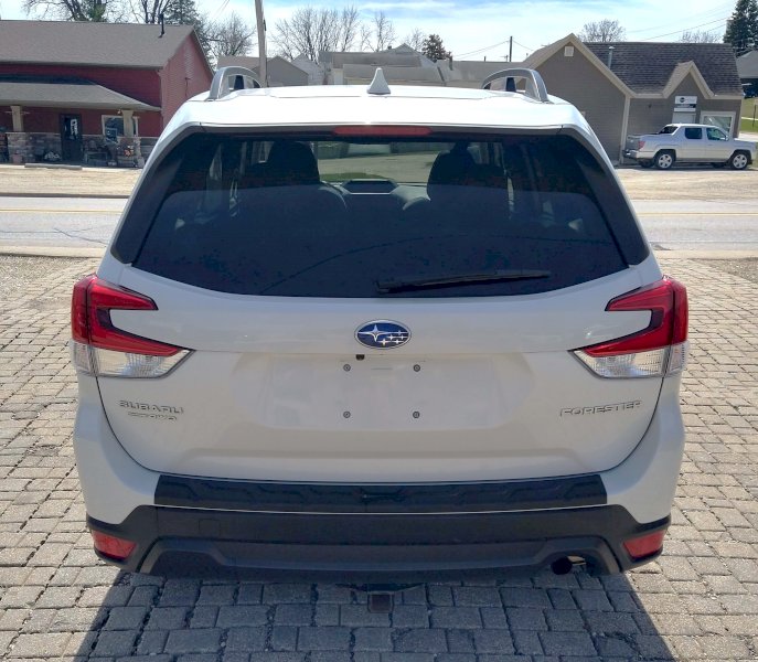 2019 Subaru Forester Premium. f