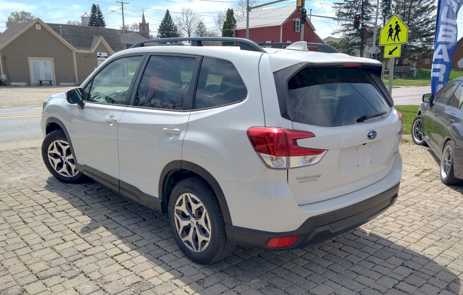 2021 Subaru Forester Premium. e