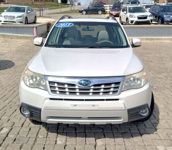 2013 Subaru Forester 2.5x Premium. i2