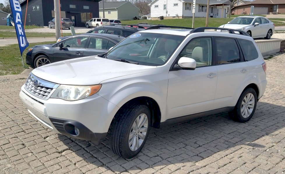2013 Subaru Forester 2.5x Premium. i3