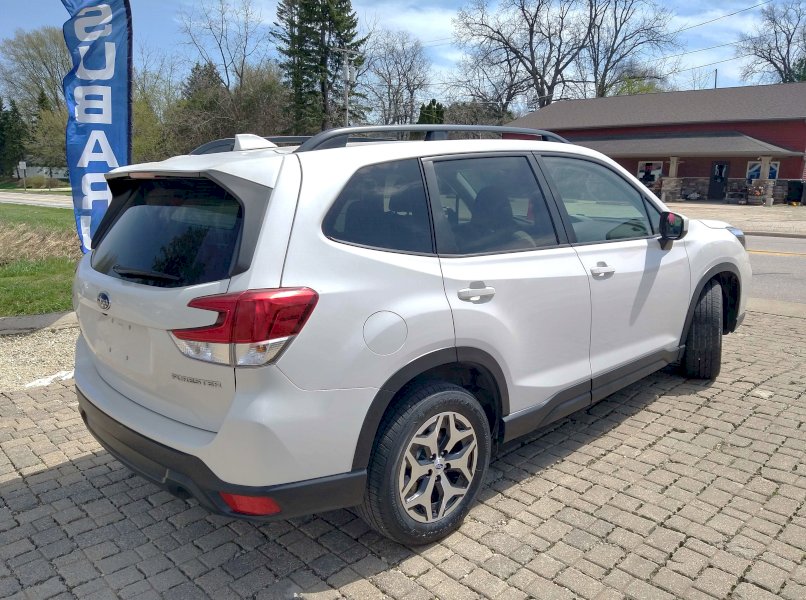 2021 Subaru Forester Premium. g