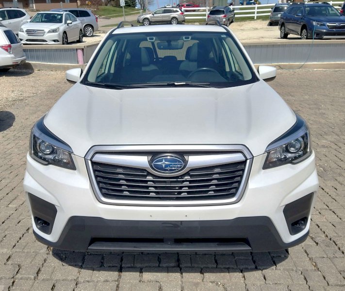 2019 Subaru Forester Premium. b