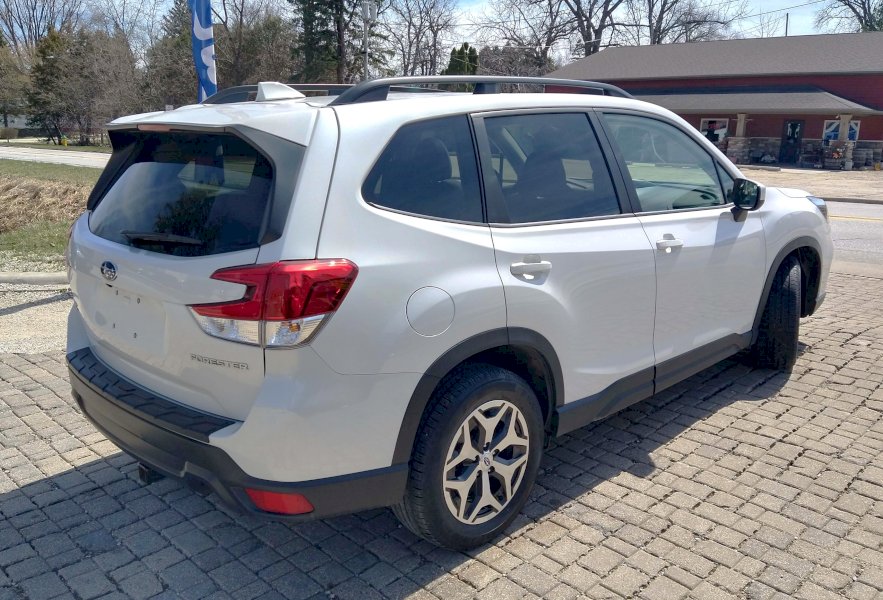 2019 Subaru Forester Premium. g