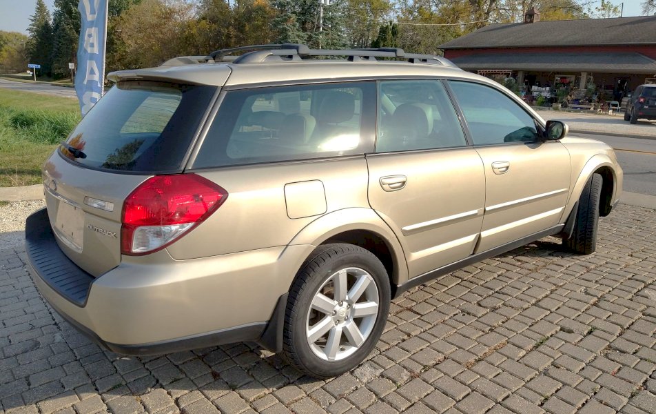 2008 Subaru Outback 2.5i Limited. f