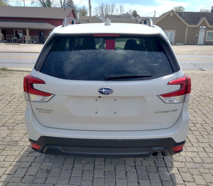 2021 Subaru Forester Premium. f